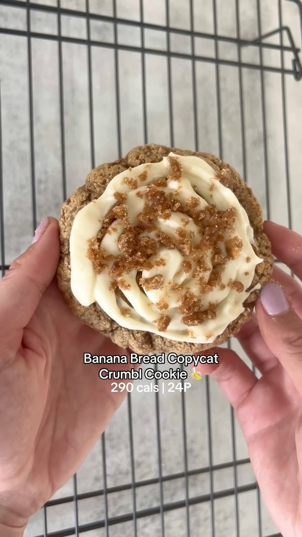 Banana Bread Crumbl Cookie