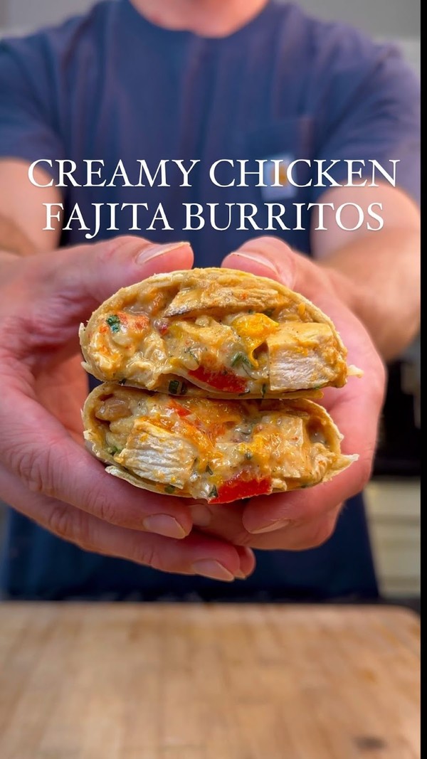 Creamy Chicken Fajita Burritos