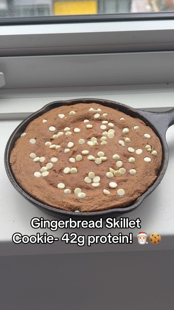 Gooey Gingerbread Cookie Skillet
