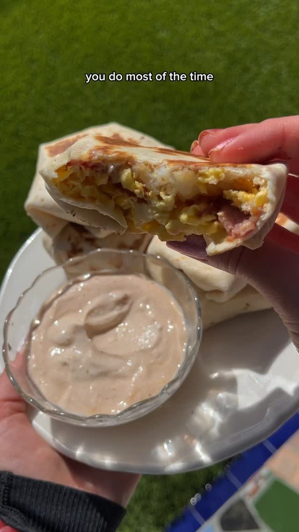 Breakfast Crunchwrap sliders