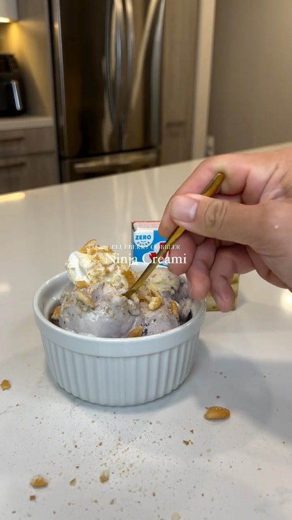 blueberry cobbler ice cream