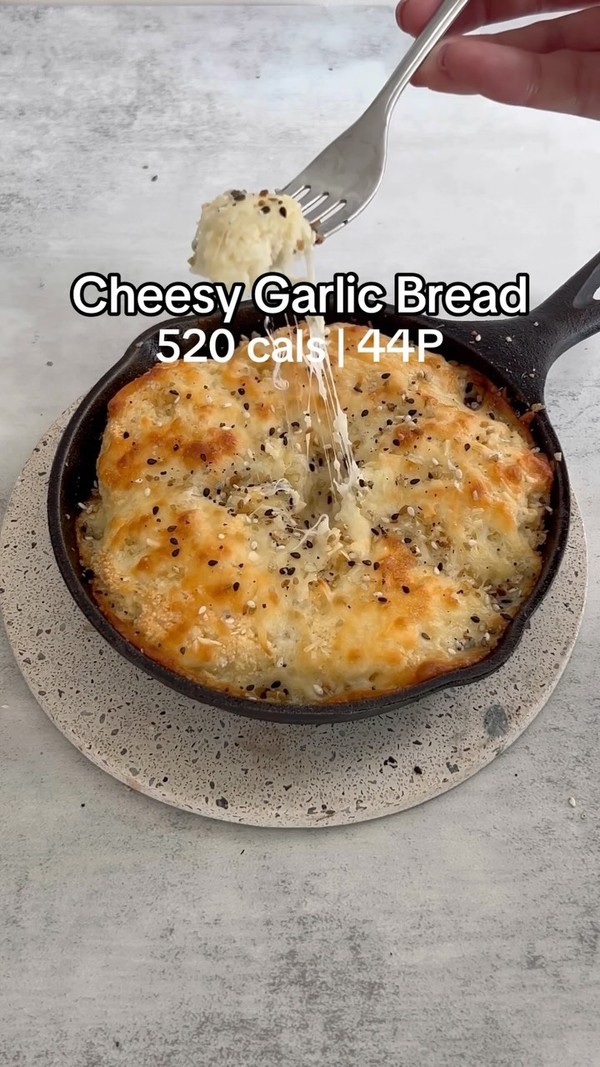 Cheesy Garlic Bread Skillet