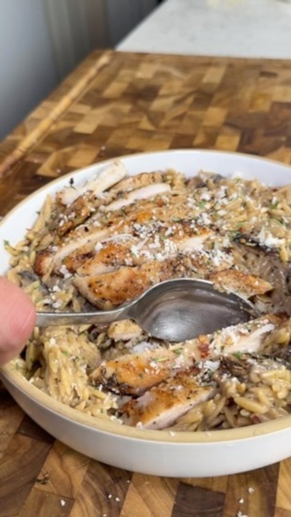 Easy 30 minute 1-Pan Creamy Mushroom Chicken Orzo