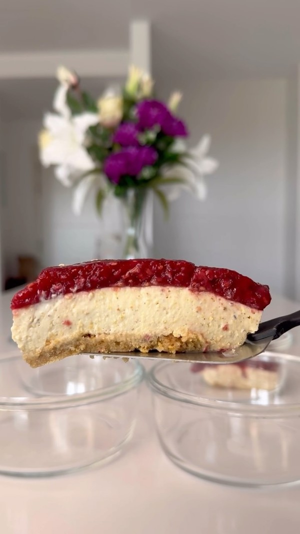 Pistachio & Raspberry Cheesecake