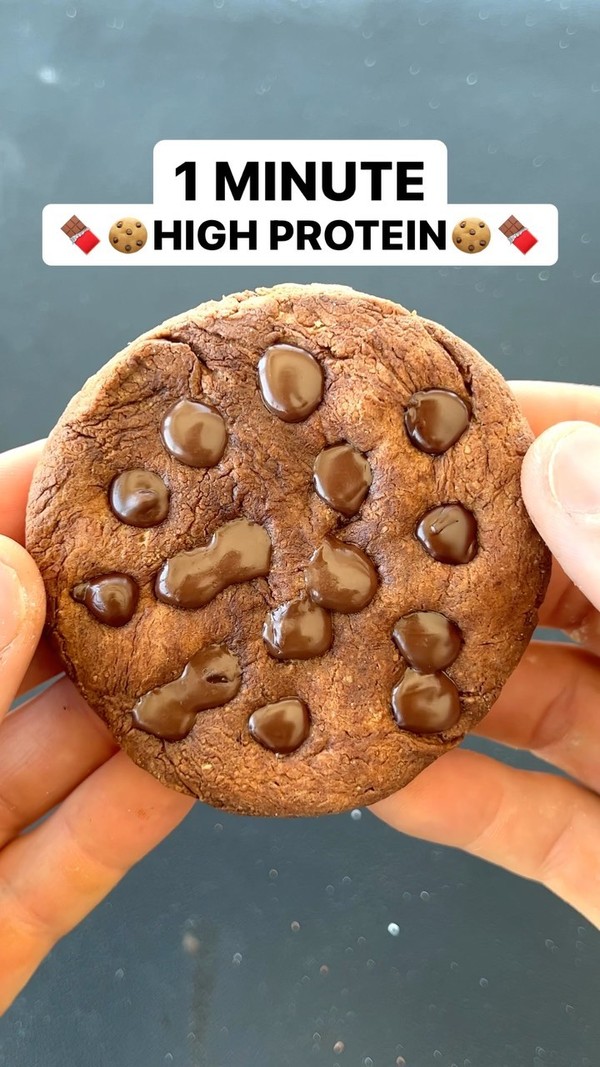 1 Minute DOUBLE Chocolate Chip Protein Cookies