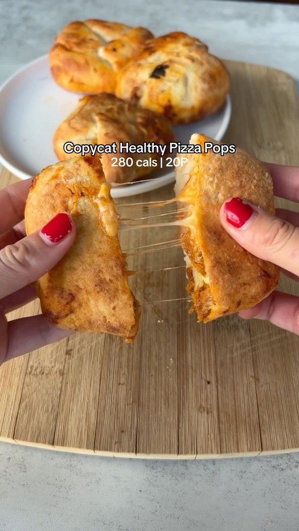 Copycat pizza pockets