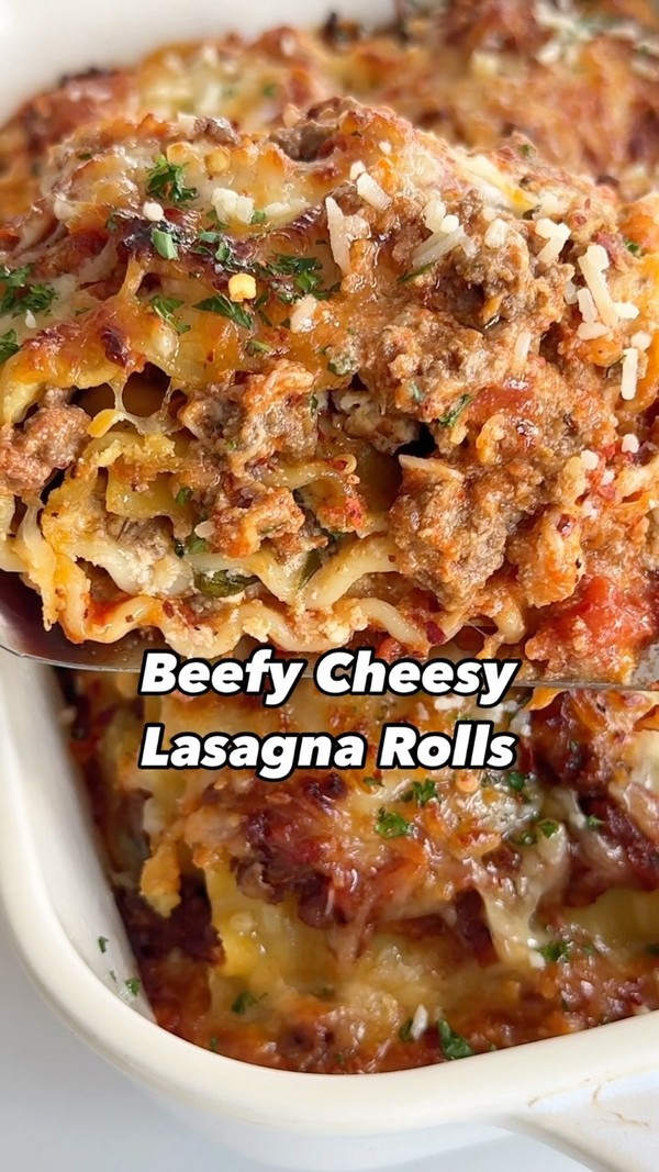 Beefy Cheesy Lasagna Rolls