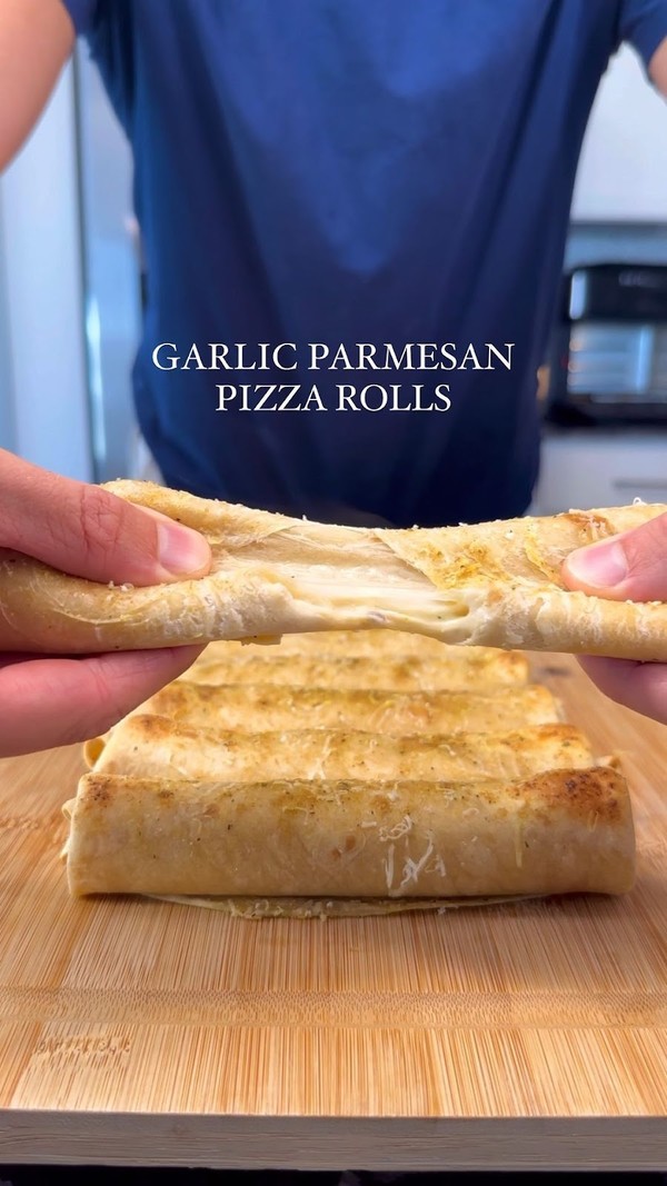 Garlic Parmesan Pizza Rolls