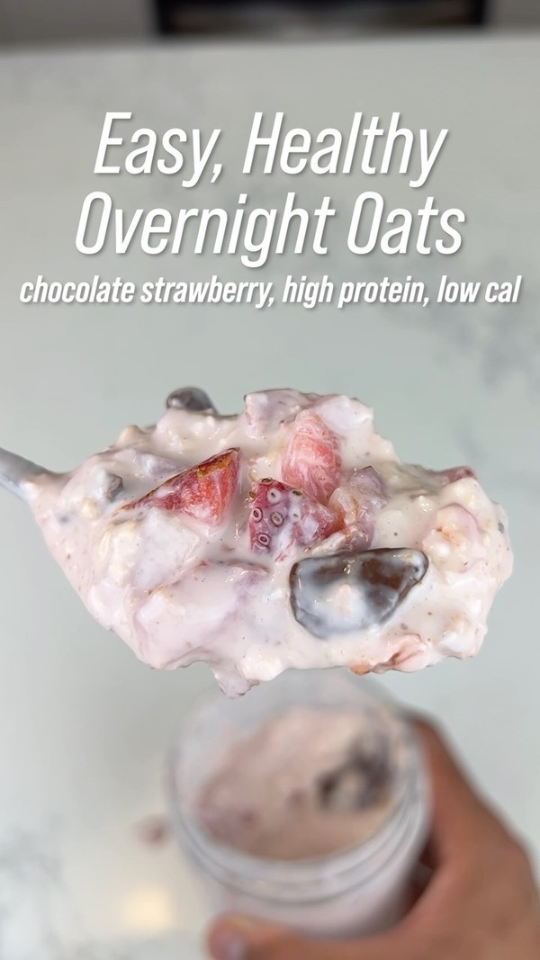 Creamy, Chocolate Strawberry Overnight Oats