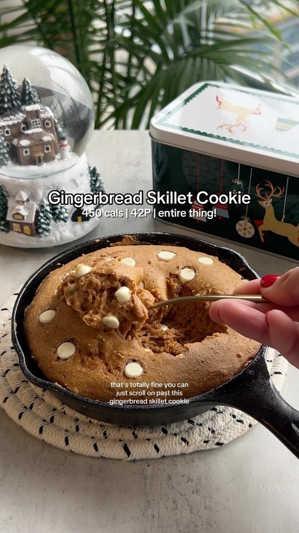 Gingerbread Cookie Skillet