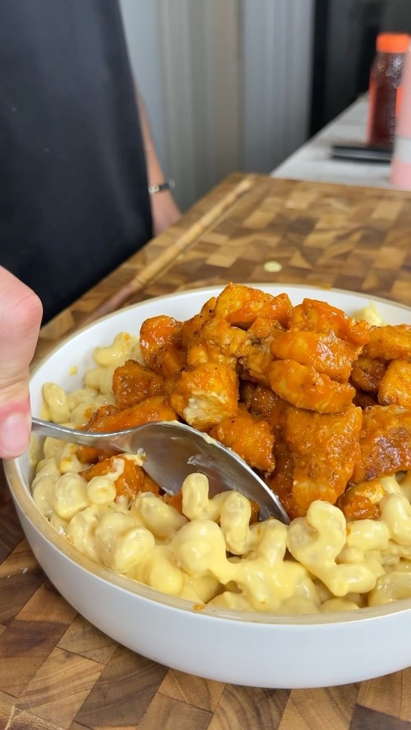 Buffalo Chicken Mac N Cheese