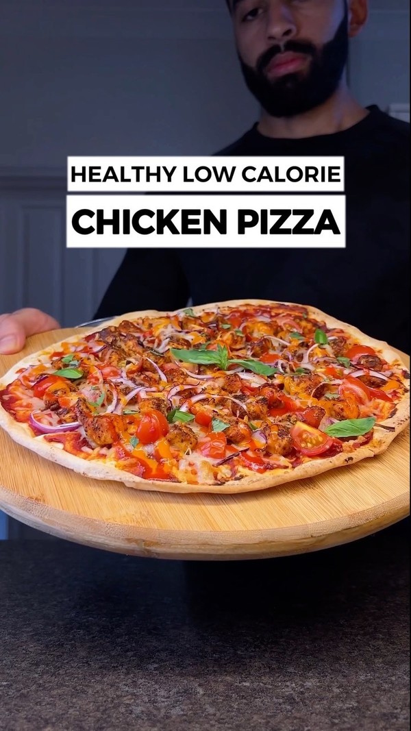 Healthy Low Calorie Cheesy Chicken Pizza