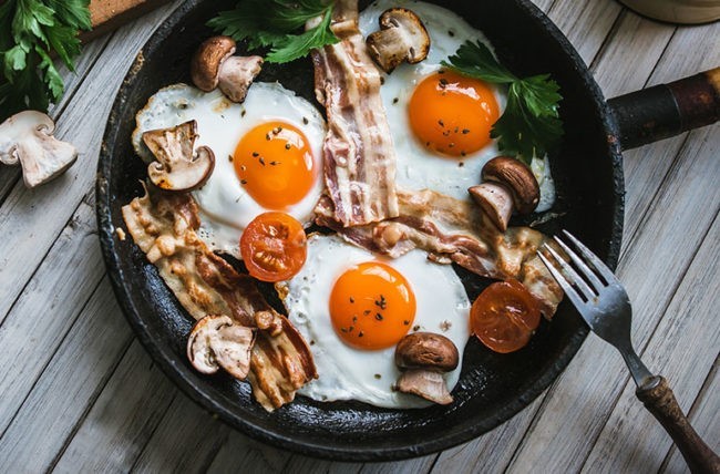 eggs, bacon and mushrooms high protein and fat meal