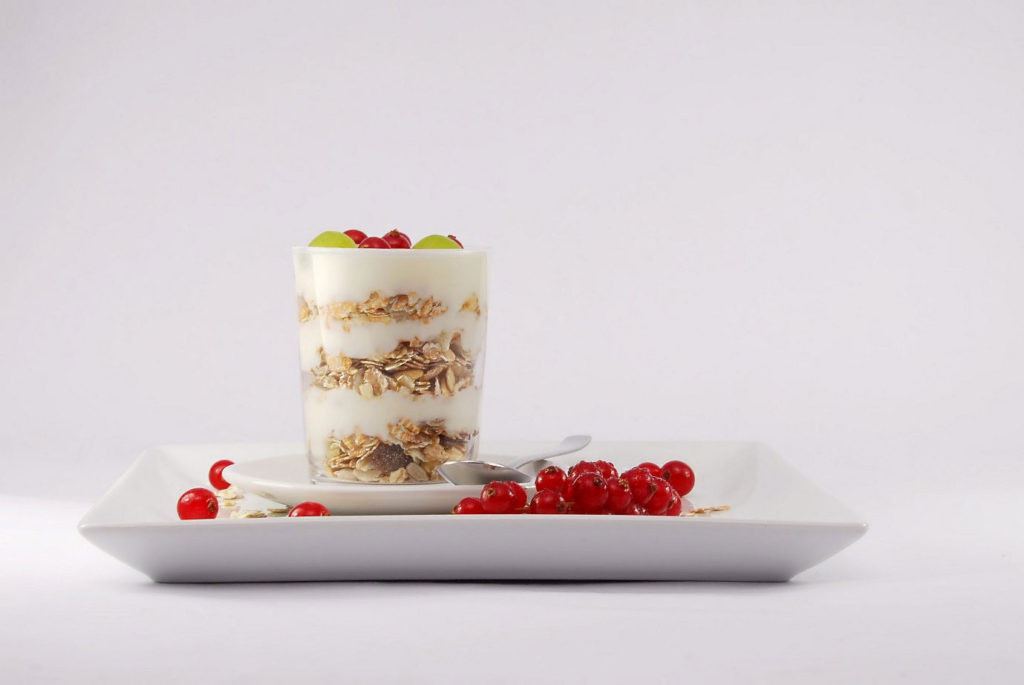 THIS YOGHURT BREAKFAST PARFAIT IS CAFÉ-WORTHY. IMAGE CREDIT: PEXELS/PIXABAY