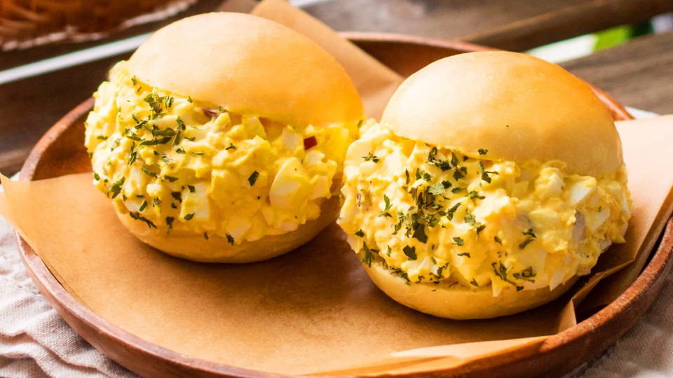 RECIPE VIDEO: Fluffy Egg Mayo Sandwich (Japanese Style)