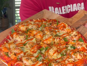 Massive Garlic Prawn Pizza by Aussie Fitness