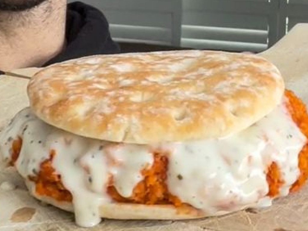 Macro Friendly Buffalo Ranch Chicken Burger by Aussie Fitness