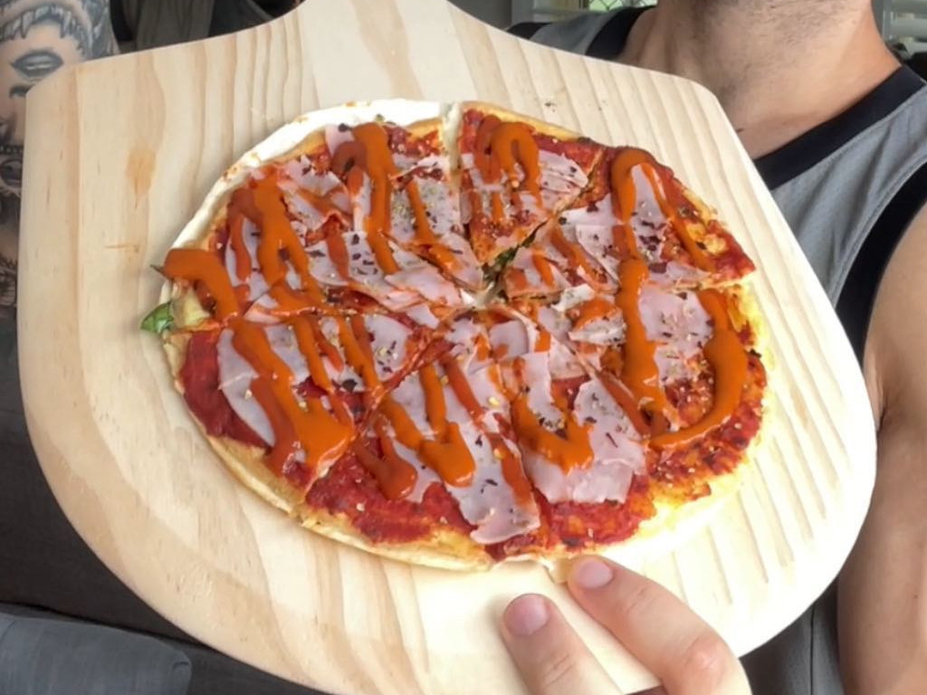 Low Calorie Breakfast Pizza by Aussie Fitness