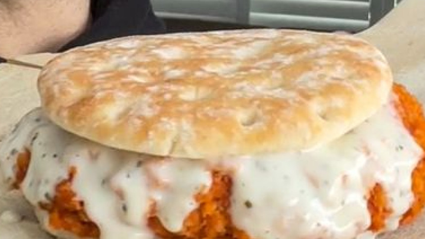 Macro Friendly Buffalo Ranch Chicken Burger by Aussie Fitness