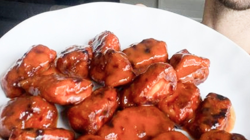 Low Cal & High Protein Sticky Buffalo Chicken Bites by Aussie Fitness