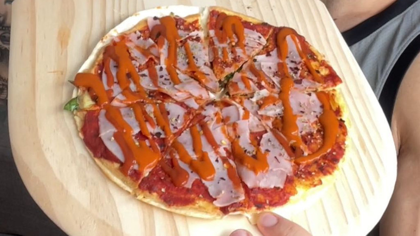 Low Calorie Breakfast Pizza by Aussie Fitness