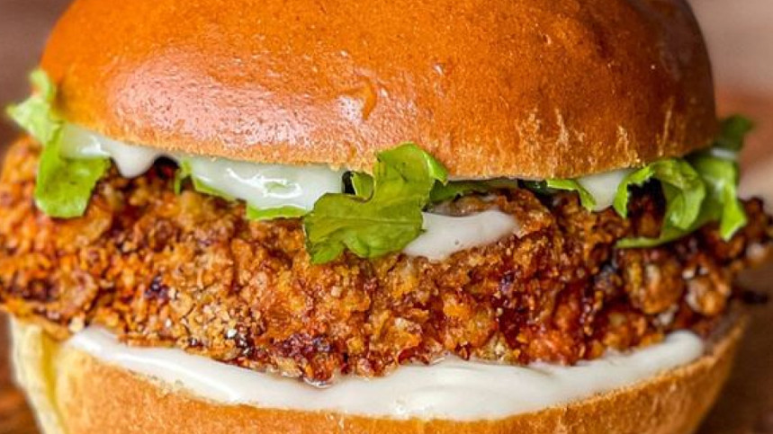 Macro Friendly Fried Chicken Burger by Aussie Fitness